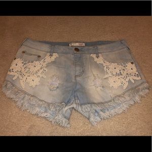 CUTE LIGHT BLUE JEAN SHORTS WITH WHITE LACE😍❤️